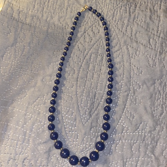 8 Different Necklaces - Picture 3 of 9